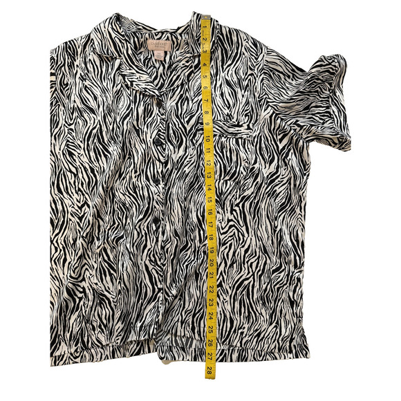 Cabernet Petites Shirt Womens XL Black White Zebra Animal Print Button Up Top - Picture 7 of 7